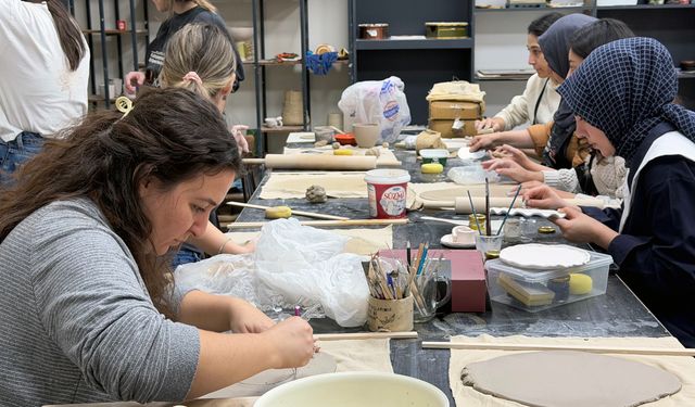 Kursiyerler KAMEK’in Seramik Atölyesinde Kendi Sanat Eserlerini Üretiyor!