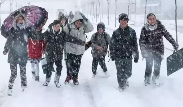 Son Dakika Van Kar Tatili! 8 Aralık Pazartesi Okullar Tatil Mi? Gözler Valilik Açıklamasına Çevrildi!