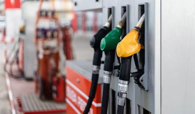 Petrolde ibre tersine döndü! Akaryakıta indirim geliyor