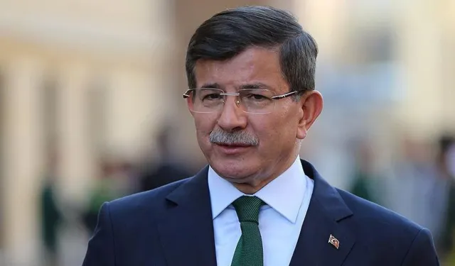 Ahmet Davutoğlu: "Maddi sıkıntılar yaşıyorum, kendi yağımızla kavruluyoruz"