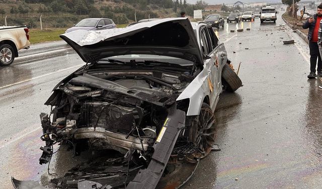 Kahramanmaraş’ta kontrolden çıkan otomobil ağaca çarptı: 1 yaralı