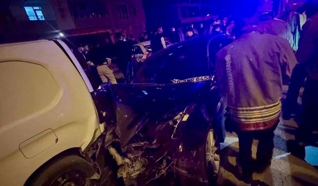 Afşin’de Otomobil Park Halindeki 4 Araca Çarptı: 1 Yaralı