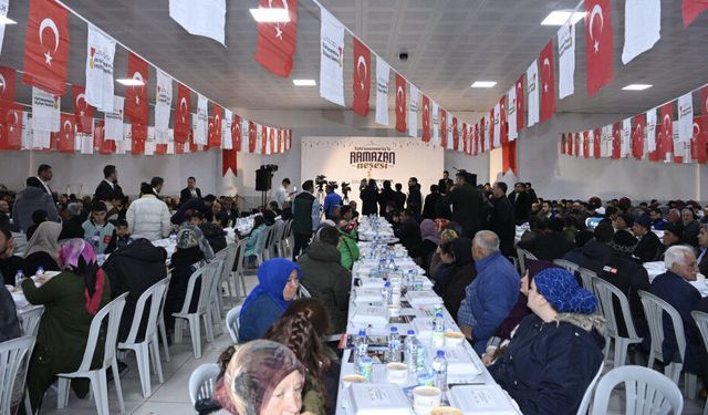 Büyükşehir’in Gönül Sofrası Çağlayancerit’te Kuruldu!