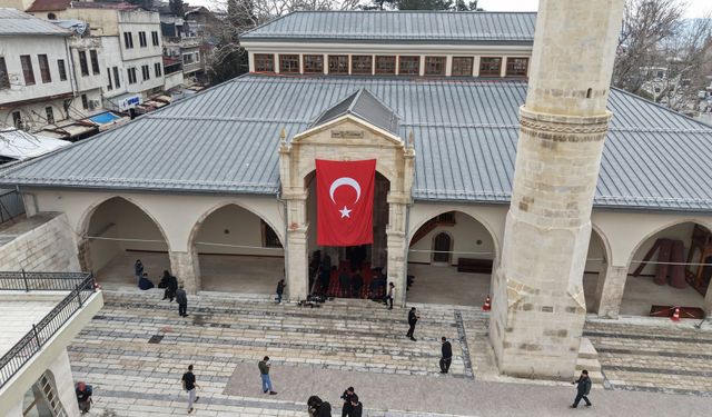 Kadir Gecesi’nde Tarihi Ulu Camii’nde Büyük Buluşma