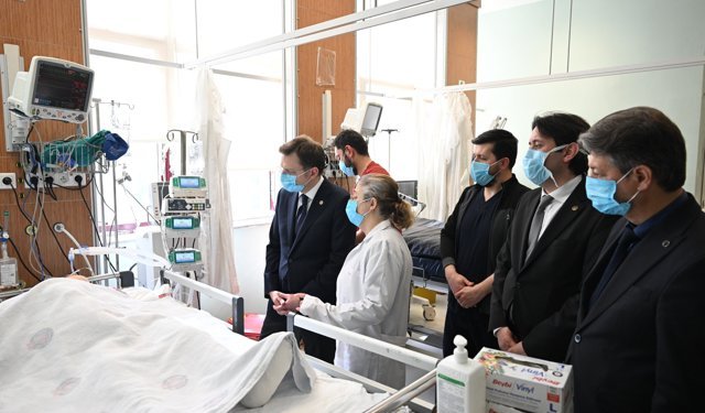 AK Parti Genel Başkan Yardımcısı Yerebakan, KSÜ’de Yaralıları Ziyaret Etti!