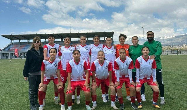 Adil Sani Konukoğlu Spor Lisesi Gençler A Kız Futbol Takımı Türkiye Finallerinde!