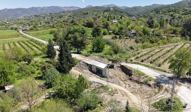 Andırın’da 5 Mahalleye Ulaşım Sağlayan Köprü Menfezde Sona Gelindi!