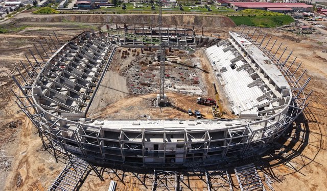 Kahramanmaraş Stadyumu Hızla Yükseliyor!