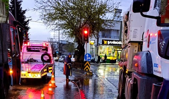 Büyükşehir’den Yağış Sonrası Arterlere Anında Müdahale!