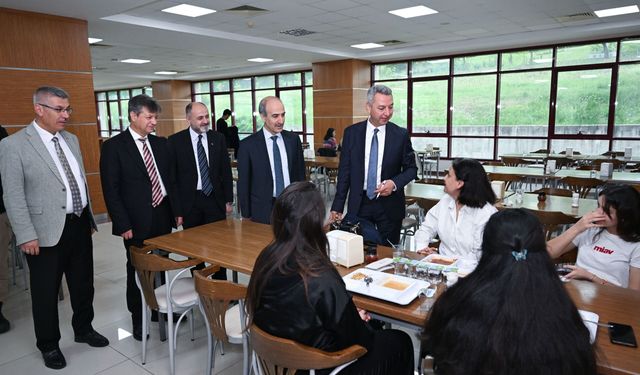 KSÜ Rektörü Okumuş Öğrencilerle Yemekte Buluştu!