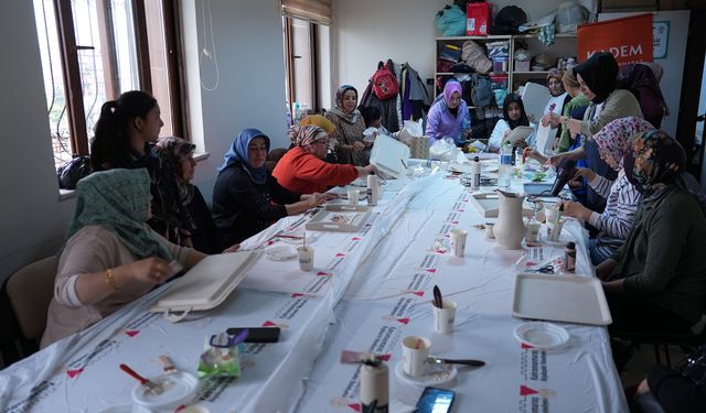 Büyükşehir’in Geri Dönüşüm Atölyesinde Kadın Emeği Göz Doldurdu