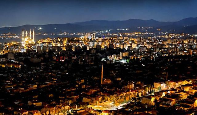 Elektrik trafosunda patlama paniği: Mahalle elektriksiz kaldı
