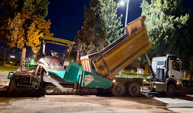 Büyükşehir, Azerbaycan Bulvarı’nın Son Kat Asfaltını Seriyor