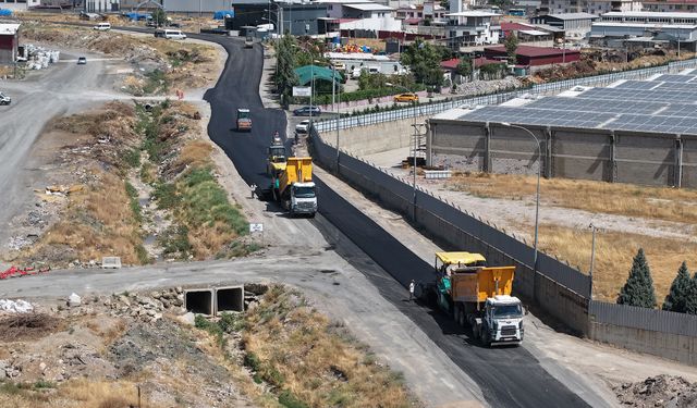 Büyükşehir, Dulkadiroğlu Gençosman’da Asfalt Mesaisini Tamamlıyor