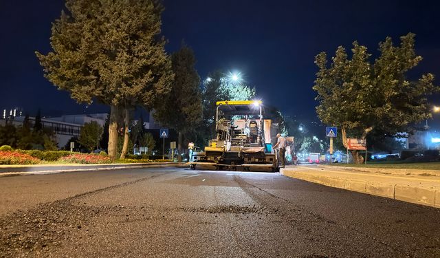 Büyükşehir’den Yeni Haftada 3 İlçe 20 Noktada Asfalt Mesaisi!