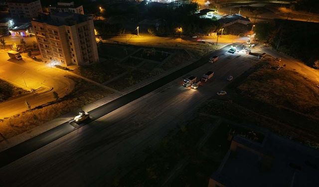 Kahramanmaraş’ta 30 Metrelik Bulvarda Sıcak Asfalta Başlandı