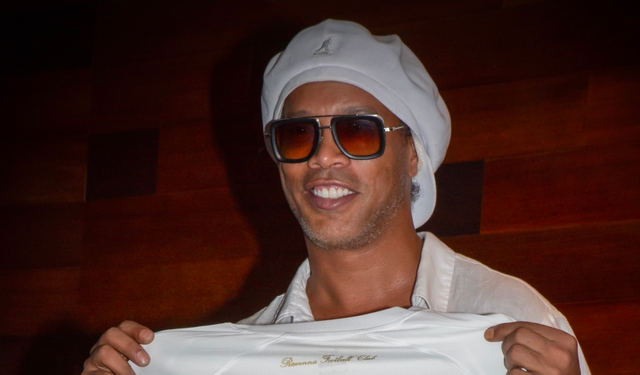 Ronaldinho Futbola Geri Mi Döndü? Hangi Takımla Anlaştı? (46 Yaşındaki Efsanenin Yeni Kulübü)