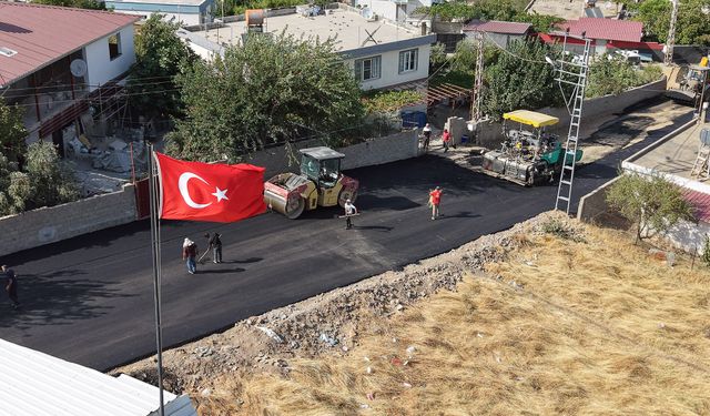 Büyükşehir, Onikişubat Kırsalında Yol Yatırımlarını Artırarak Sürdürüyor!