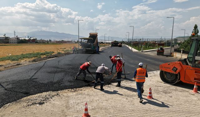 Büyükşehir, Dulkadiroğlu’nda Asfalt Mesaisini Sürdürüyor