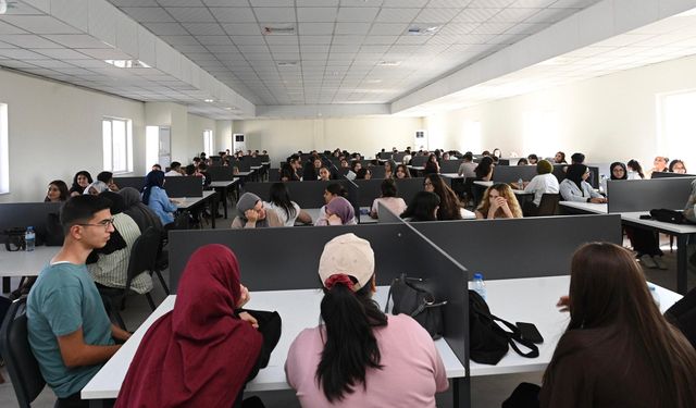 Büyükşehir Pusula Maraş Eğitim Merkezi’yle Gençlerin Yanında!