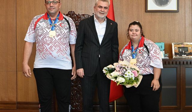 Başkan Görgel, Judo Dünya Şampiyonu Zeynep Sude’yi Misafir Etti