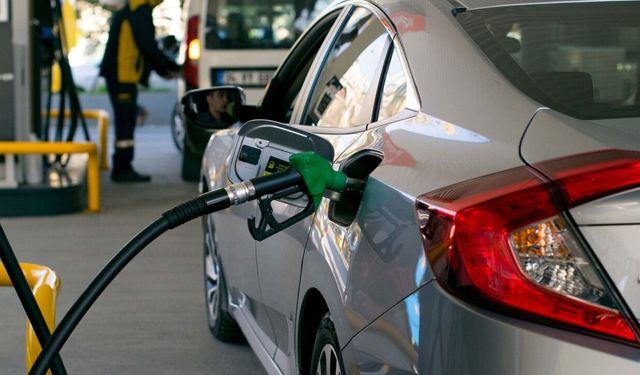 Benzinde 1 Ekim alarmı: Eşel mobil sona eriyor, 12,48 TL'lik zam gündemde!