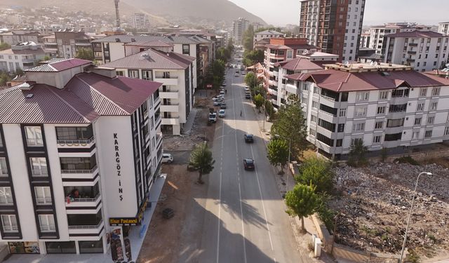 Büyükşehir’den Elbistan’da Sokak Sokak Cadde Cadde Asfalt