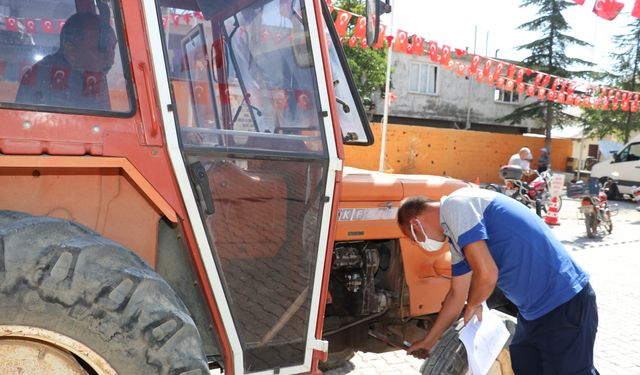 Mersin’de araç muayene hizmeti çiftçinin ayağına geldi