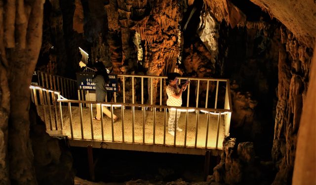 Mersin’deki mağaraya ziyaretçi akını