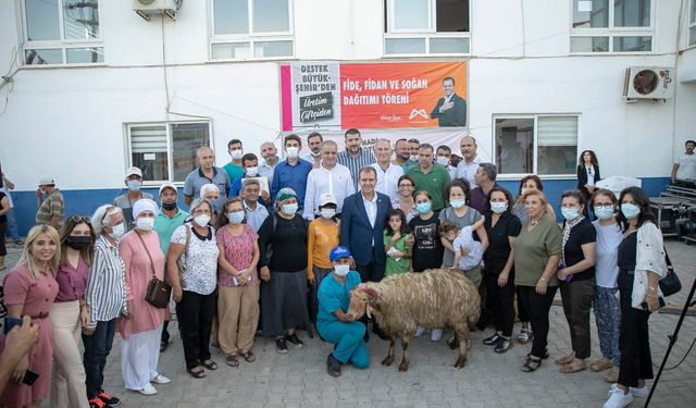 Anamur'da koyun, keçi ve avokado fidanı dağıtıldı