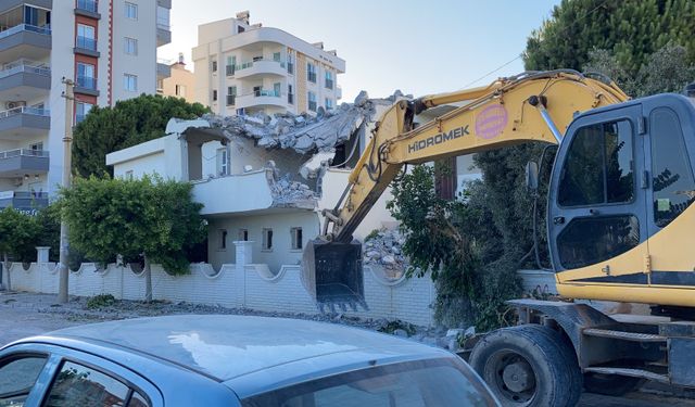 Erdemli’de cami yıkımı