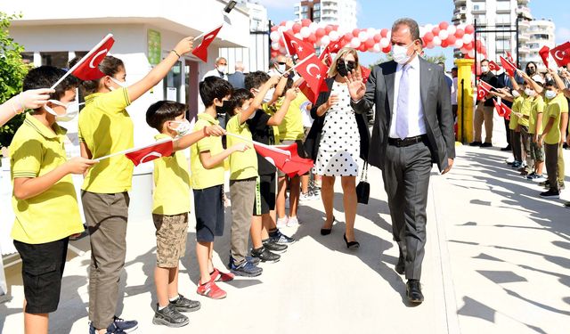 Vahap Seçer: "Eğitim olmazsa toplum çürür"