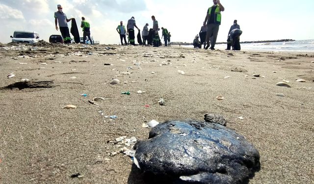 Petrol sızıntısı Mersin sahillerini tehdit ediyor