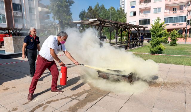 Mersin'de 'Emekli Evi' sakinlerine yangın eğitimi!