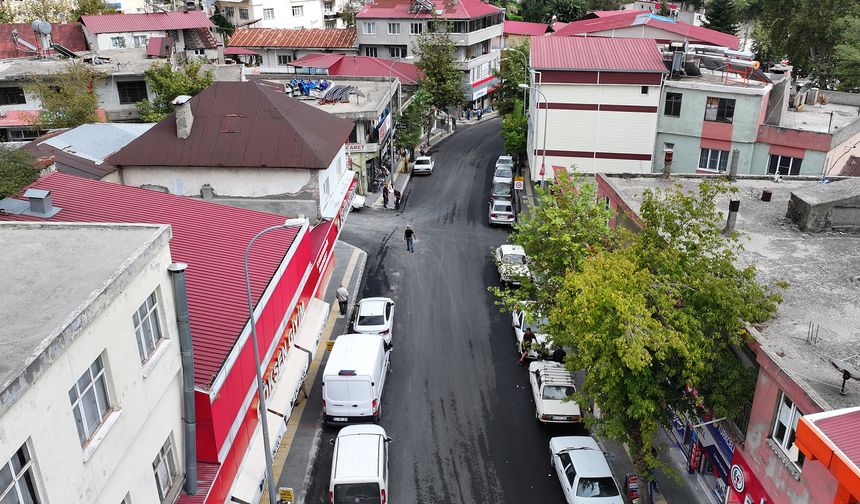 Büyükşehir Andırın’da Ana Arterlerin Asfaltını Bir Bir Yeniliyor