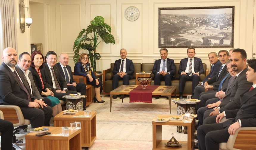 KSÜ Rektörü Yasım, Fatma Şahin'in misafiri oldu!