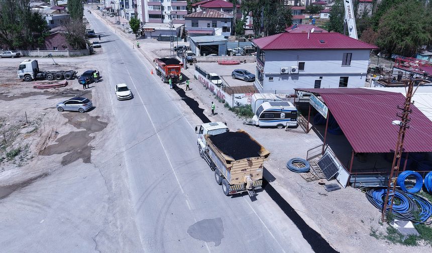 Elbistan’da Altyapısı Tamamlanan Mahallelerde Asfalt Başladı