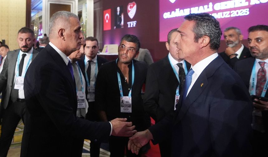Kahramanmaraş İstiklalspor Başkanı Akarca, TFF Genel Kurulu'nda Hacıosmanoğlu ve Koç ile Bir Araya Geldi