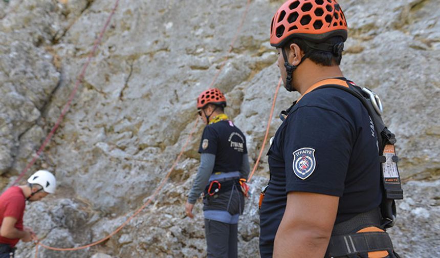 Kahramanmaraş İtfaiyesi’nden Dağcılık ve Yüksekten Kurtarma Eğitimi