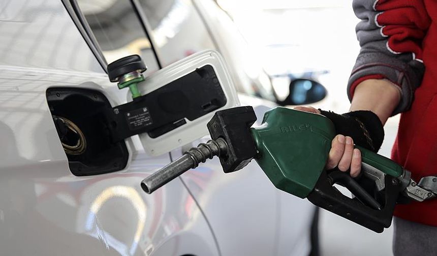 Petrol fiyatı düştü, akaryakıta indirim göründü!