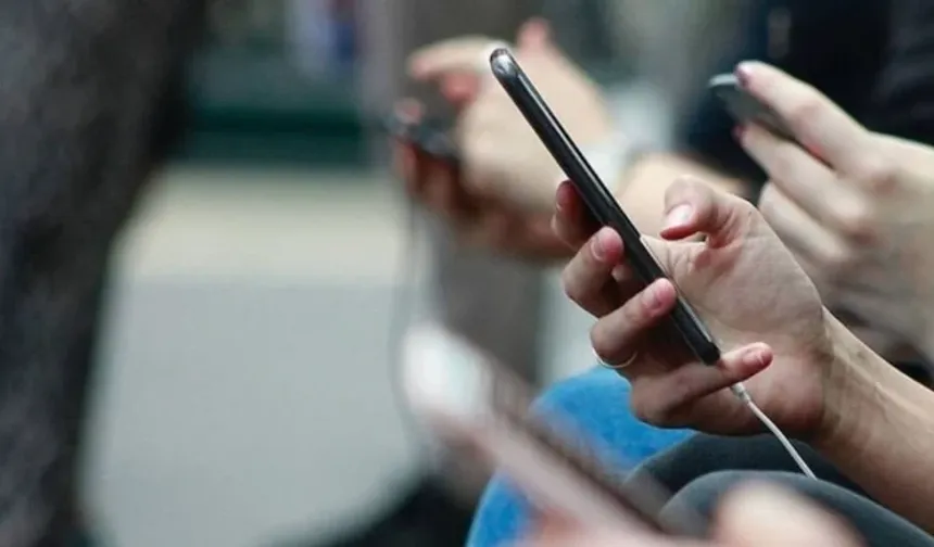 En Güçlü Akıllı Telefon Açıklandı: Zirvede Ne Samsung Ne de iPhone Var!