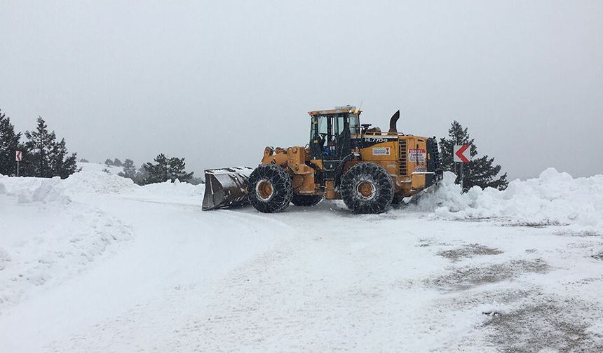 Büyükşehir’den Kırsalda da Karla Etkin Mücadele