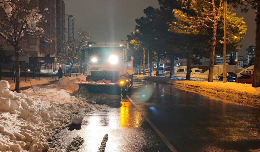 Şehir Merkezinde Arterler Ulaşıma Açık, Buzlanmaya Geçit Yok!