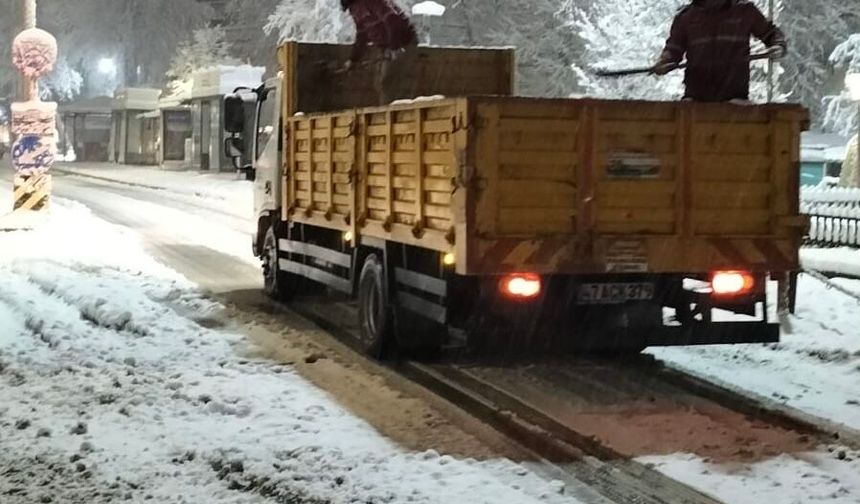 Büyükşehir’den Arterlerde Buzlanmaya Karşı Tedbir!