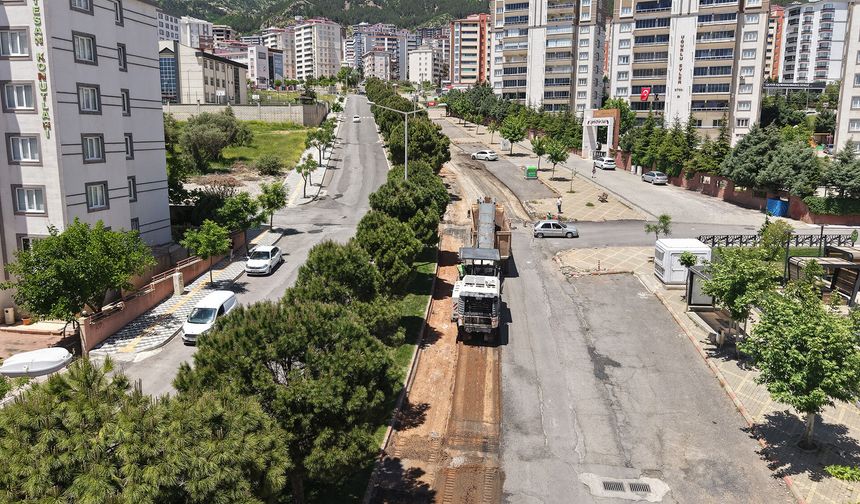 Büyükşehir, Ahır Dağı Caddesi’ni Asfalta Hazırlıyor!