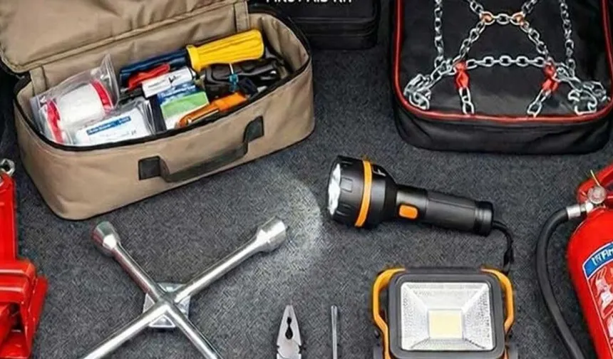 Araç Sahiplerine Yeni Zorunluluk! Bagajda Eksik Ekipmana 1.246 TL Ceza Geliyor