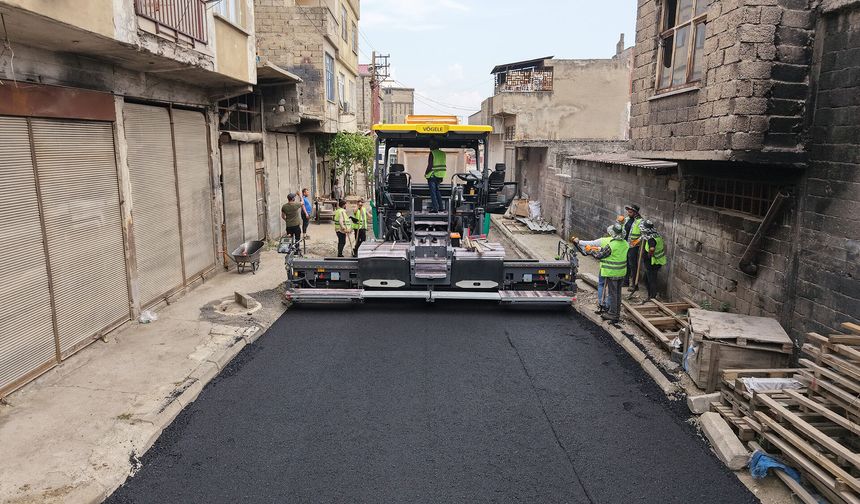Büyükşehir, Menderes Mahallesi’nde Sıcak Asfalt Serimine Başladı!