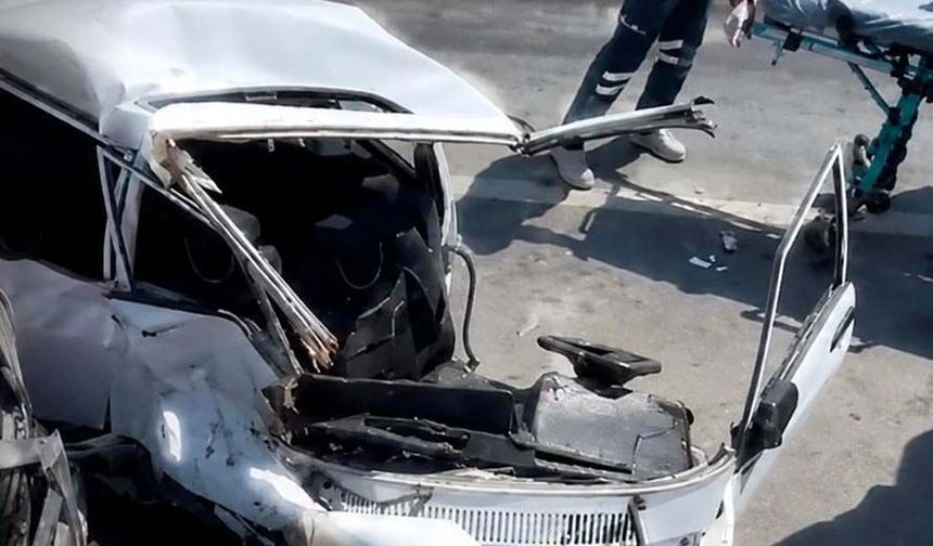 Kahramanmaraş’ta kamyonet ile otomobil çapıştı: 2 yaralı!
