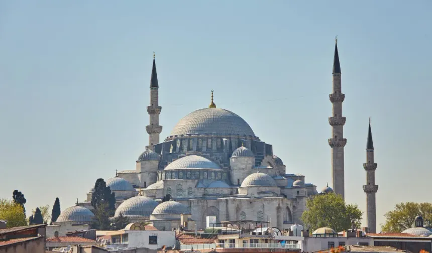Cuma hutbesini kaçıranın namazı kabul olur mu? Cuma hutbesini dinlemek zorunlu mu?