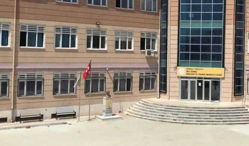 Manisa'da lise önünde silahlı saldırı: 4 öğrenci yaralandı!